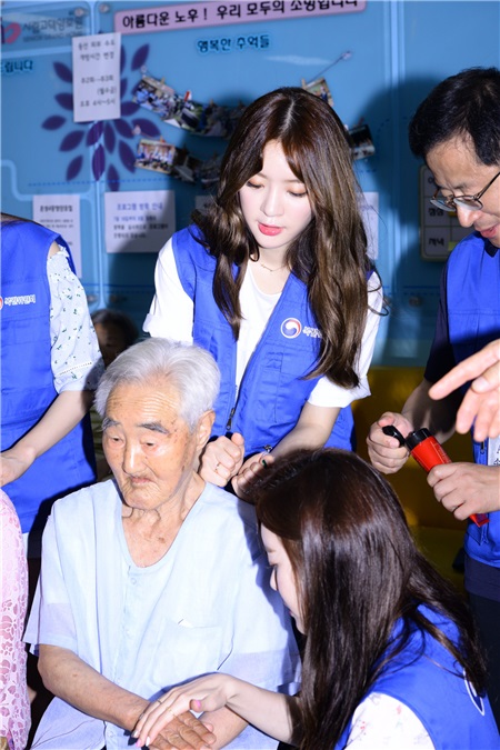 韩国女团Dal★Shabet出席在公益活动宣传大使委任仪式
