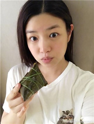 陈晓这样帮陈妍希庆生 粉丝赞：这狗粮，甜死了！