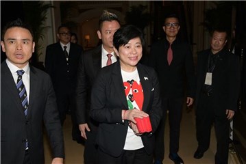 (郭富城经纪人小美帮忙发红包、小礼物)