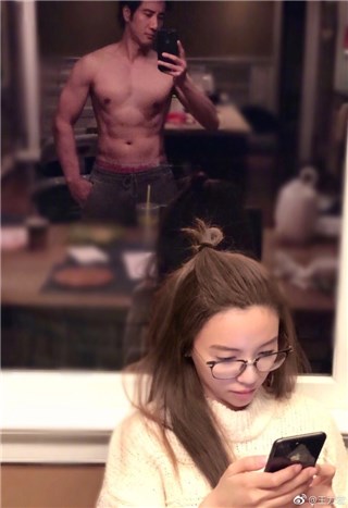 王力宏秀肌肉爱妻无感 哀喊：怎样老婆才会注意我？