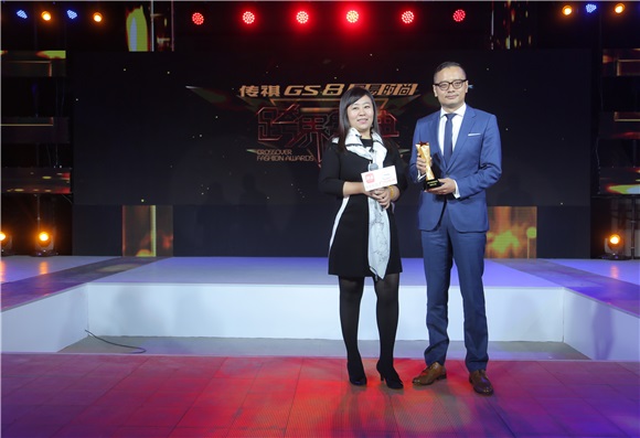 网易时尚跨界盛典隆重举办 李云迪贾玲分获年度大奖