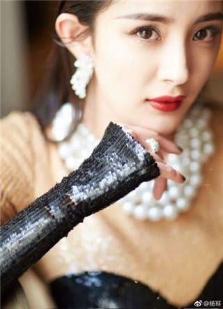 杨幂穿了「美丽的礼服」竟成了人肉寿司