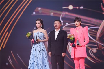 李冰冰、李宇春在台上