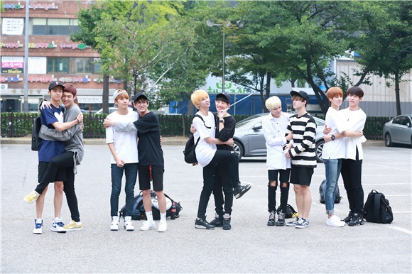 KBS2《音乐银行》彩排 EXO、VIXX、宇宙少女、I.O.I、泫雅等参加