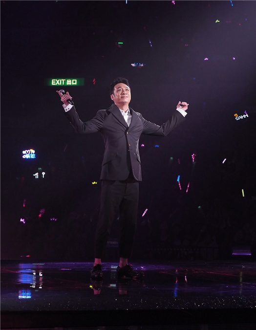 郑秀文第七场红馆演唱会 吴镇宇罕见献声助阵