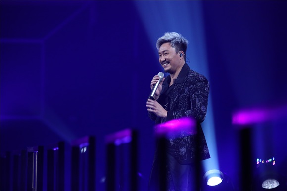 郑中基举办PLAY IT AGAIN世界巡回演唱会