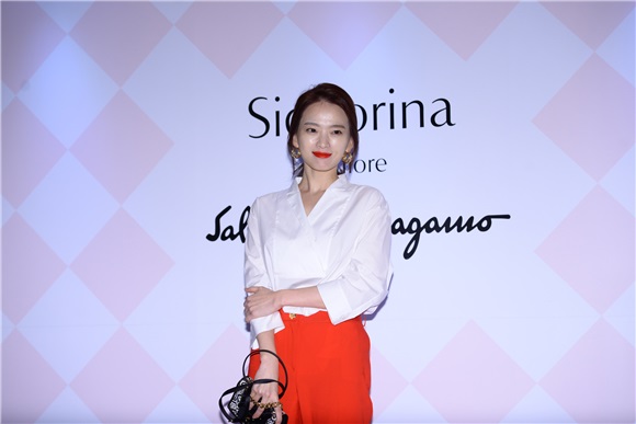 演员千玗嬉、史蒂芬妮·李、郑有真等出席品牌Signorina in Fiore 上市活动PHOTO WALL