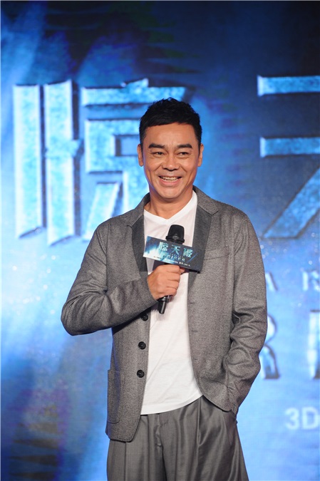 谢霆锋、刘青云亮相《惊天破》发布会 佟丽娅产后复出黑色小礼服身型窈窕