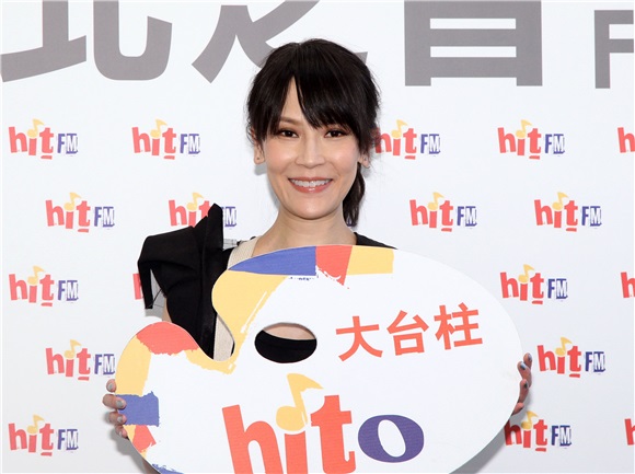 杨乃文出席新专辑发布会