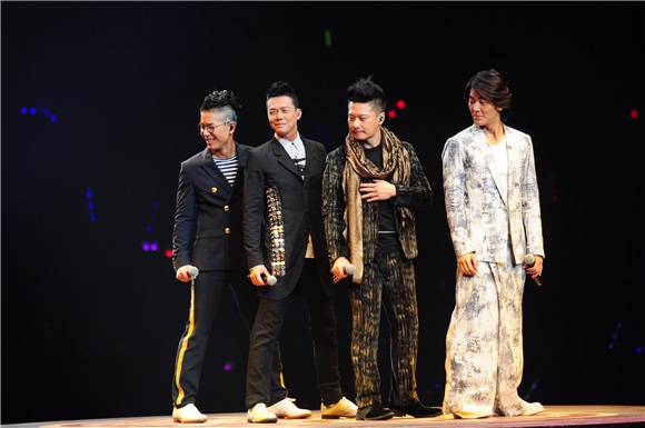 郑伊健率「古惑仔」上海放歌「友情岁月」 陈小春、谢天华等五子齐聚唱出气势