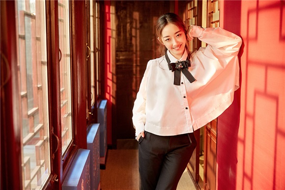 蒋梦婕穿梭时空完美驾驭 灵动魅惑宛如画中人