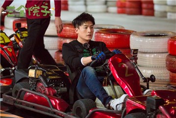 孙艺洲开卡丁车