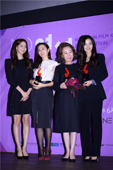 少女时代允儿出席「2016年度女性电影人奖」颁奖典礼