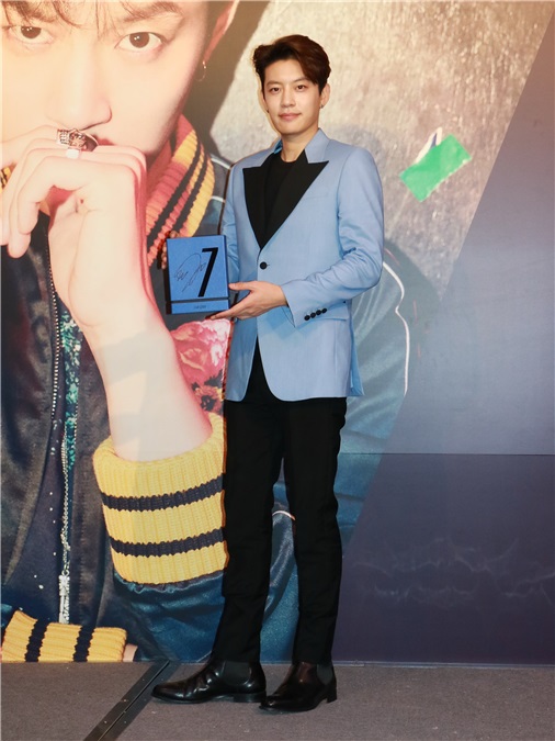 SE7EN崔东旭举行迷你专辑《I AM SE7EN》发布会