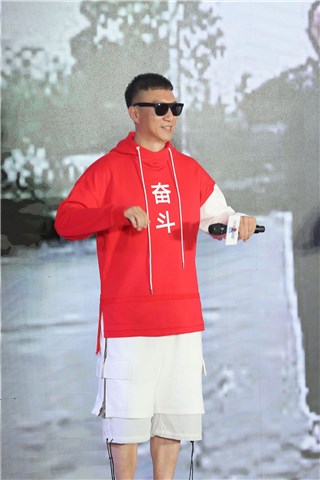 孙红雷让衔“最美”头衔