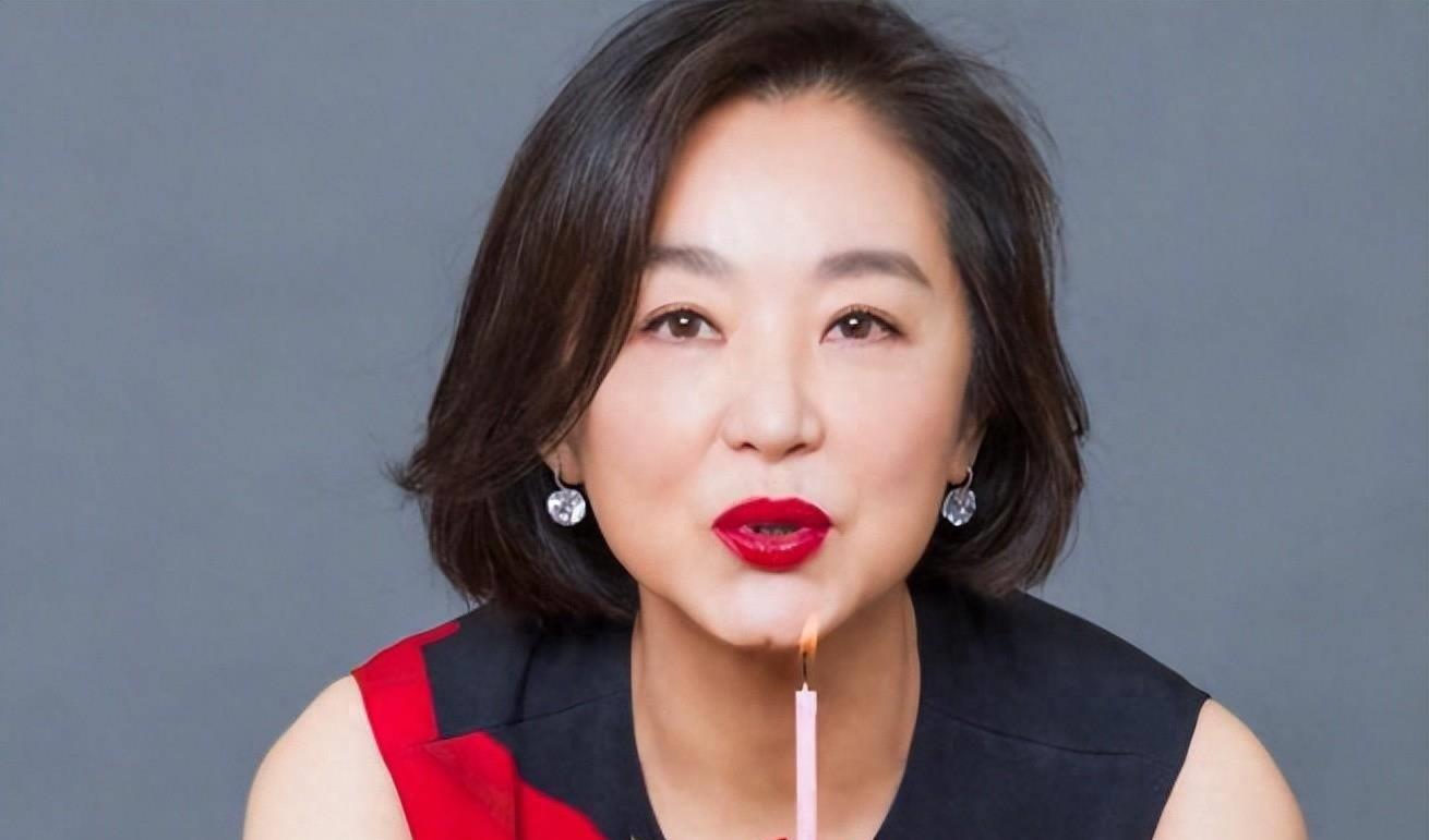 息影巨星豪宅陷虫灾 林青霞素手擒螂惊四座