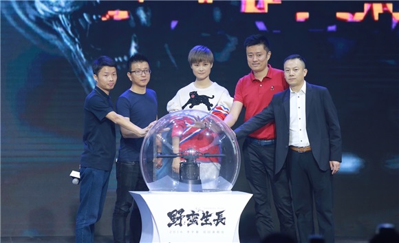 李宇春「野蛮生长」巡演 音乐时尚艺术盛宴