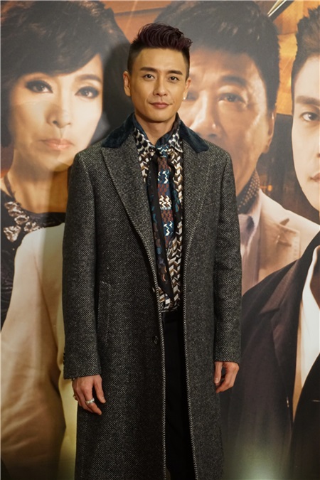 黄宗泽好身材萧正楠自觉压力 胡定欣陈展鹏情侣装现身