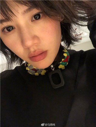 马思纯晒自拍照 网友呼喊豪哥快来看