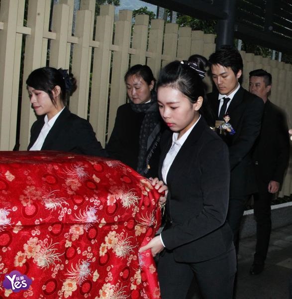 〈Yes 台北现场〉吴克群母亲告别式 播放父母求婚视频感动落泪