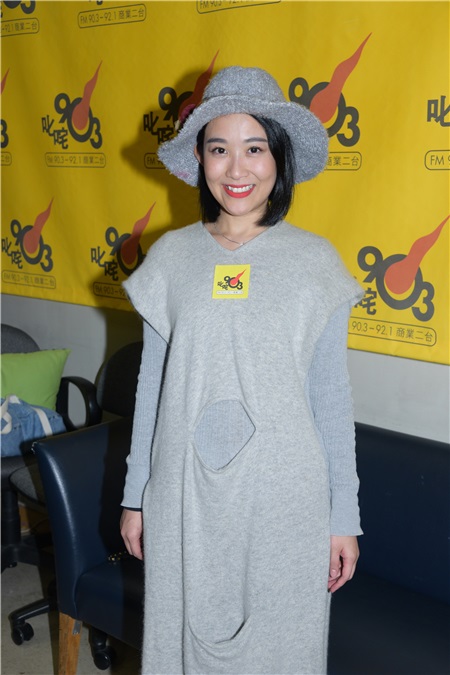 杨千嬅、林兆霞及陈逸宁为《志明与春娇》出席电台访问