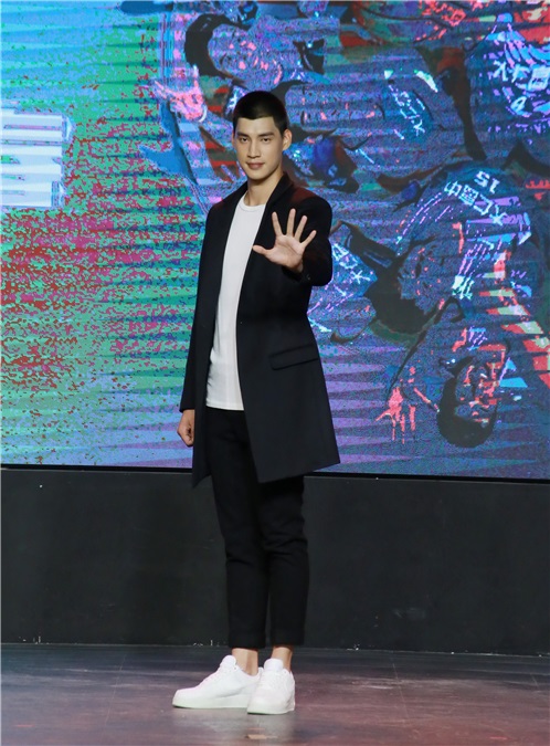 SpeXial宏正、晨翔、毛弟出席爱奇艺《HIGH5 制霸青春》首映