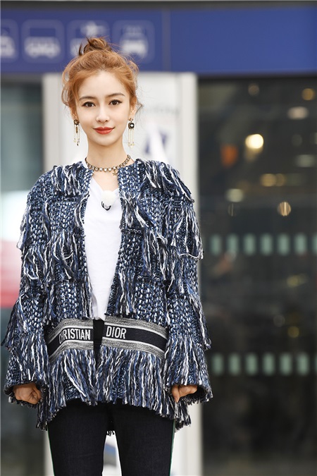 Angelababy《奔跑吧》变陀螺猜嘉宾 抢被大战燃女子力