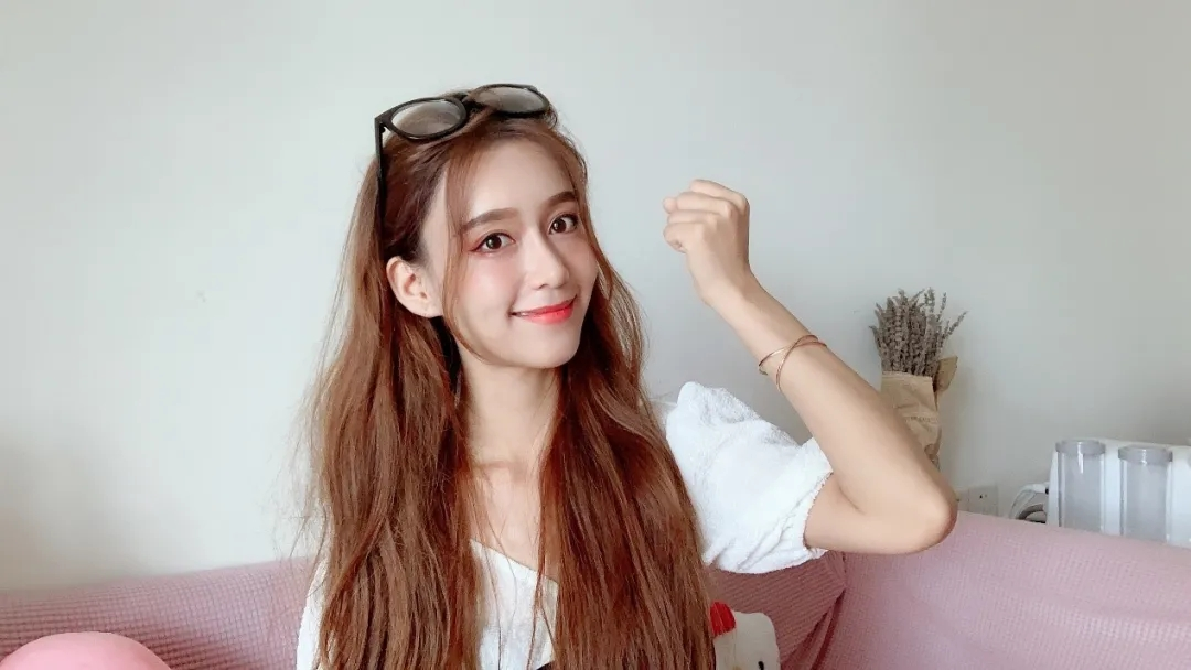 //hqredian.cn/wp-content/uploads/2021/05/16204837451.png插图 毕业就拿70万年薪的美女博士谈择业:年轻人慎把网红当职业插图