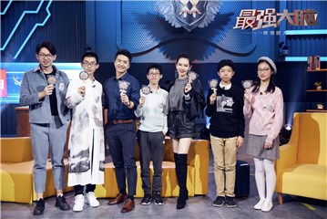 戚薇给林之队送Lucky棒棒糖