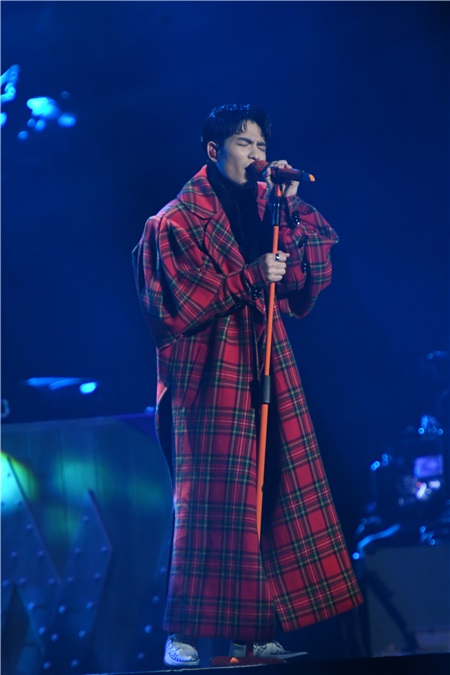 狮子合唱团上海开唱 金曲再现激燃现场