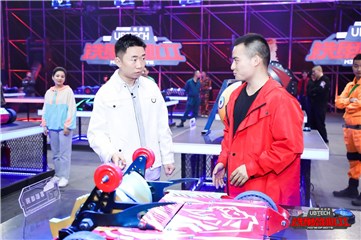 杨迪挑选铁甲