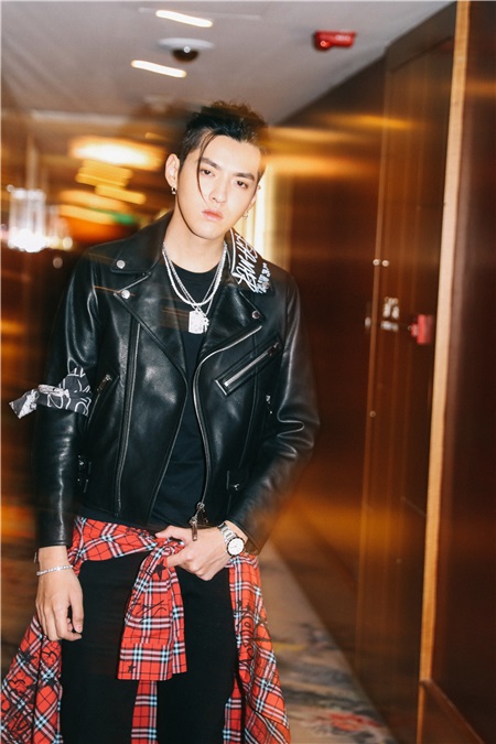 吴亦凡亮相品牌发布会 参与设计合作系列已上线