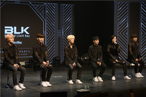 韩国新人男团BLK首张迷你专辑《 INTO BLK PART1. ’I’》媒体SHOW CASE