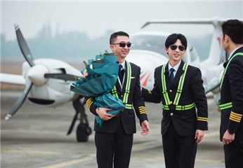 教官和张淇