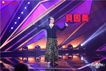 上海阿姨藤静声情并茂表演歌舞