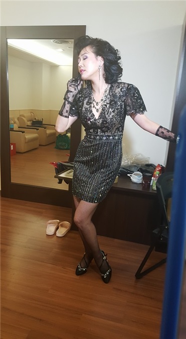 小S半屏山大红唇站上小巨蛋 与罗志祥大跳「爱情恰恰」