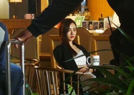 网友深夜偶遇王晓晨韩庚街头热聊 合作欢喜冤家引期待