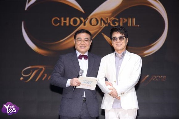 韩国歌手赵容弼出席出道50周年媒体发布会
