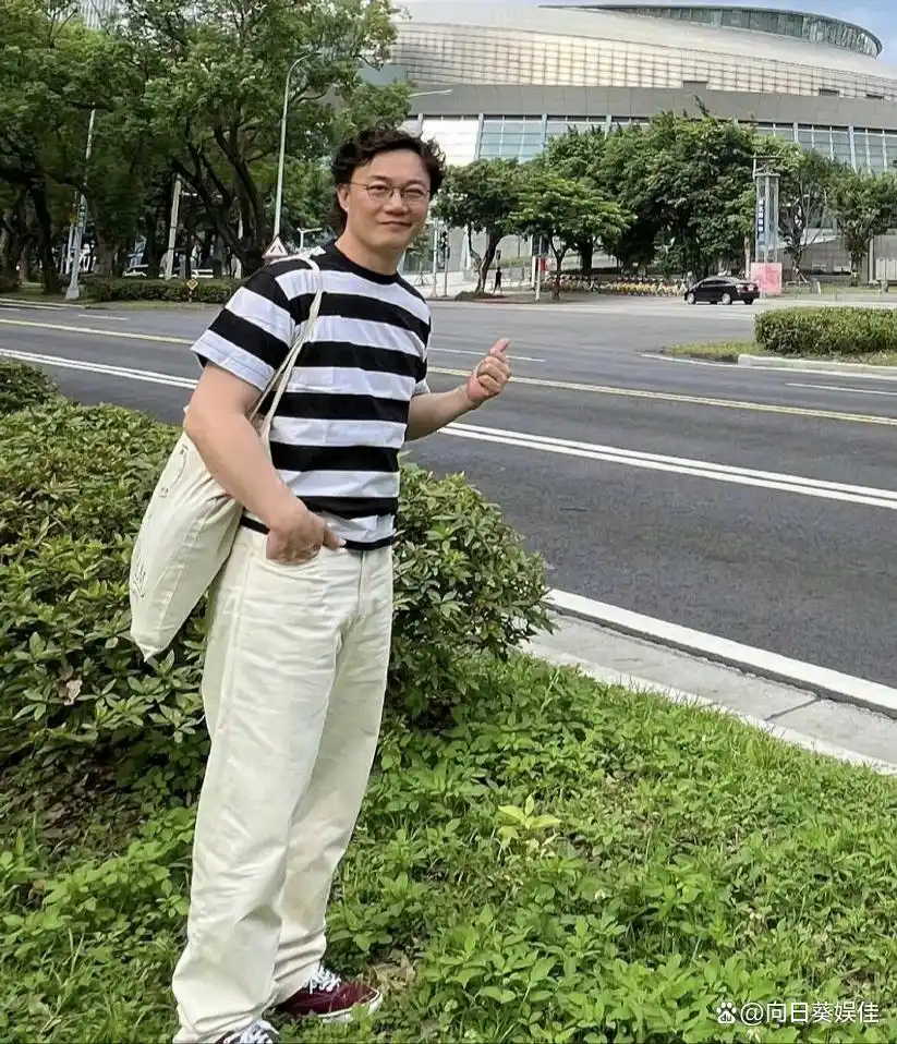 陳奕迅被傳“病逝”引爆熱搜，本尊幽默報平安復活後先吃肉
