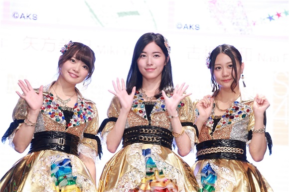 SKE48成员松井珠理奈、矢方美纪、古畑奈和媒体见面会
