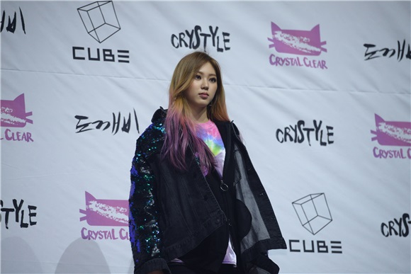 CLC举行第五张迷你专辑《CRYSTYLE》发售showcase