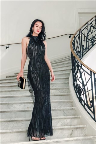 母其弥雅戛纳首秀“肖邦之夜”高贵典雅成全场焦点