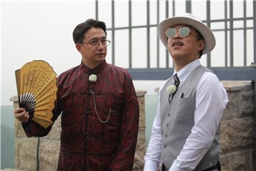 黄渤与黄磊交谈