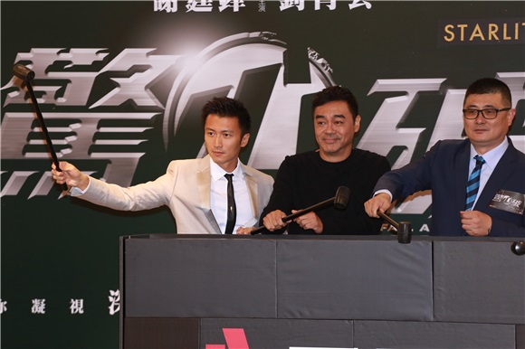 谢霆锋与刘青云以一明一暗造型现身新片《惊心破》首映