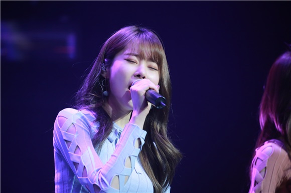 女团MelodyDay举行迷你2辑《KISS ON THE LIPS》发售showcase