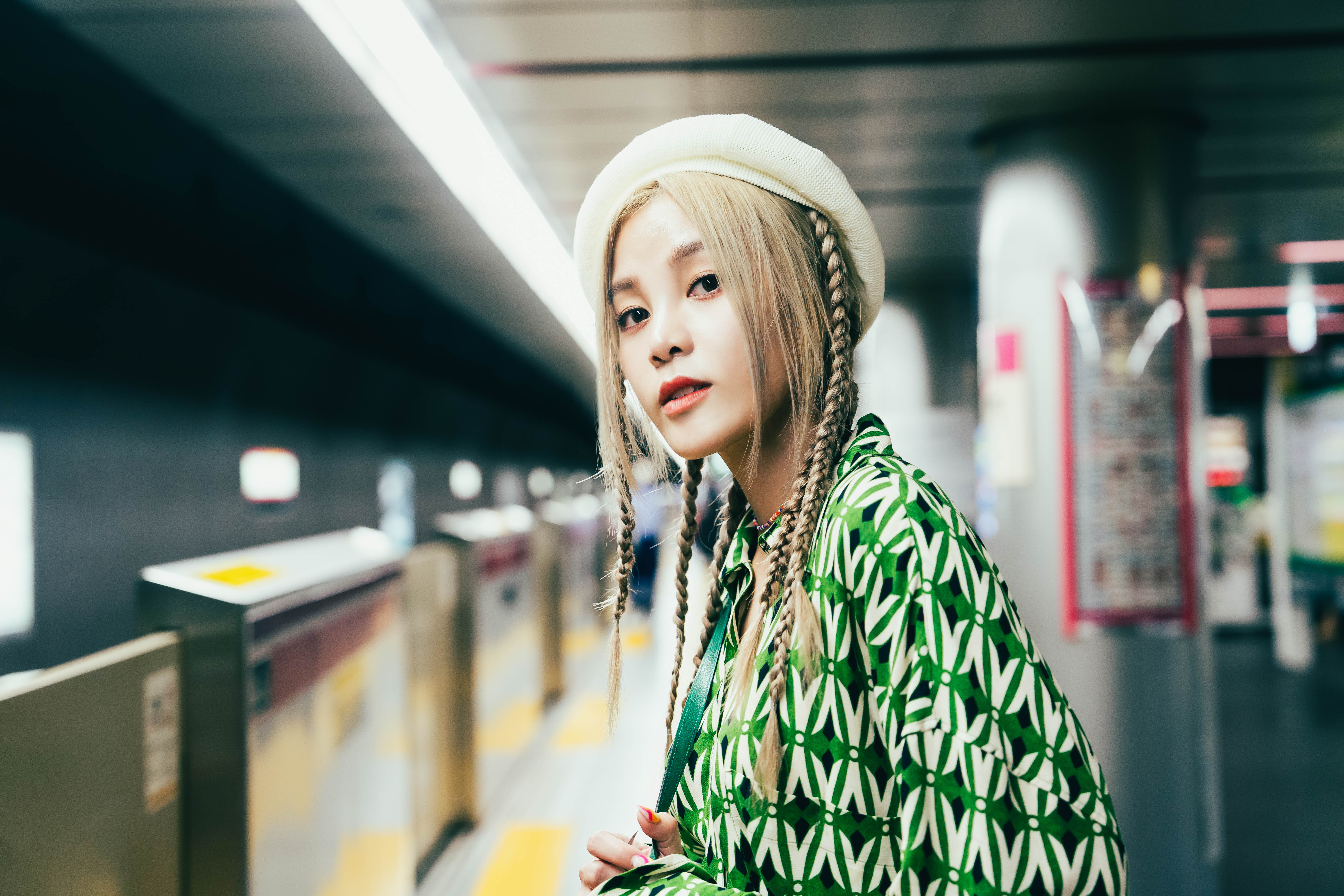 「美声歌姬」李佳欢预告将推出加盟华纳音乐的首张专辑