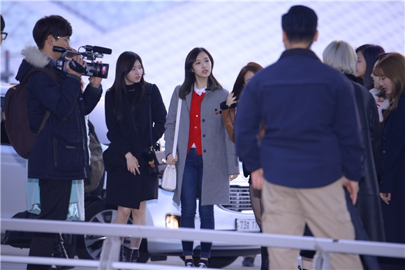 GFriend、TWICE前往香港参加《2016MAMA》