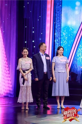 女嘉宾父母恩爱