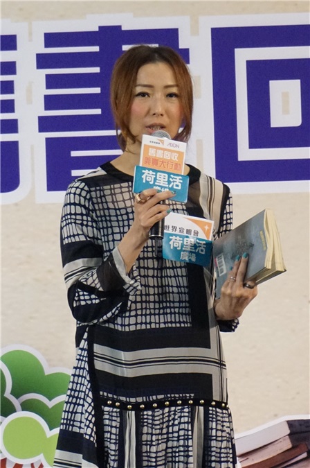 郑秀文、曾钰成出席宣明会「旧书回收义卖大行动」
