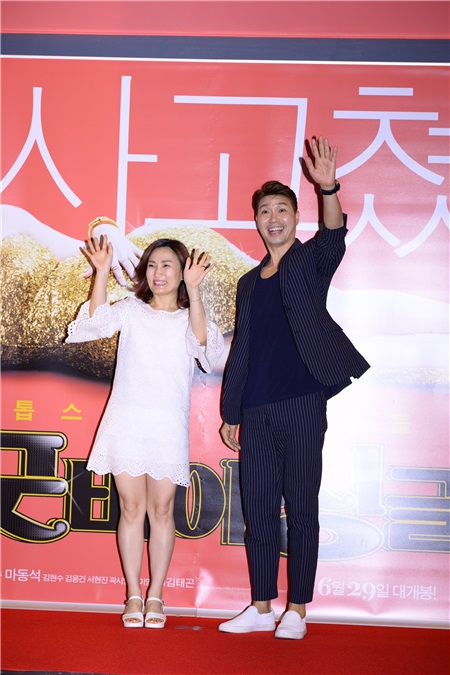 13日晚,电影Goodbye Single VIP试映会在首尔三成洞COEX举行,